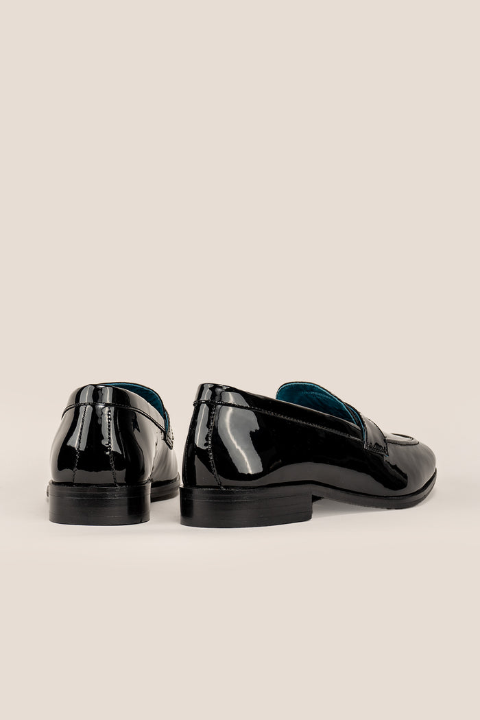 Dayton black saddle leather loafers for men, crafted from premium leather with classic saddle design, ideal for smart casual and formal occasions.